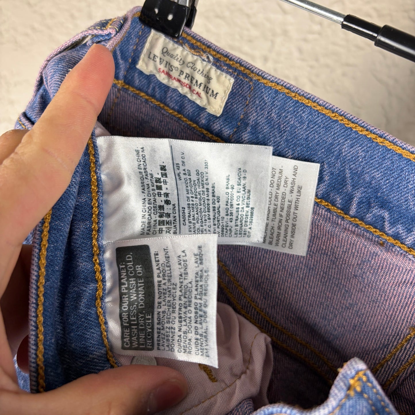 Hello Kitty Jeans Sanrio Levis 501 RARE Skinny Sz 29 AOP Denim Jeans
