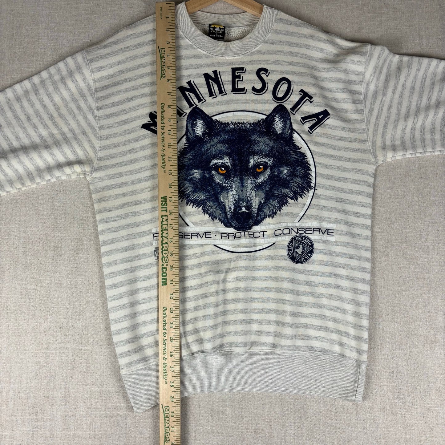 Vintage Minnesota Timberwolves Big Wolf Preserve Protect Nature Large Sweatshirt