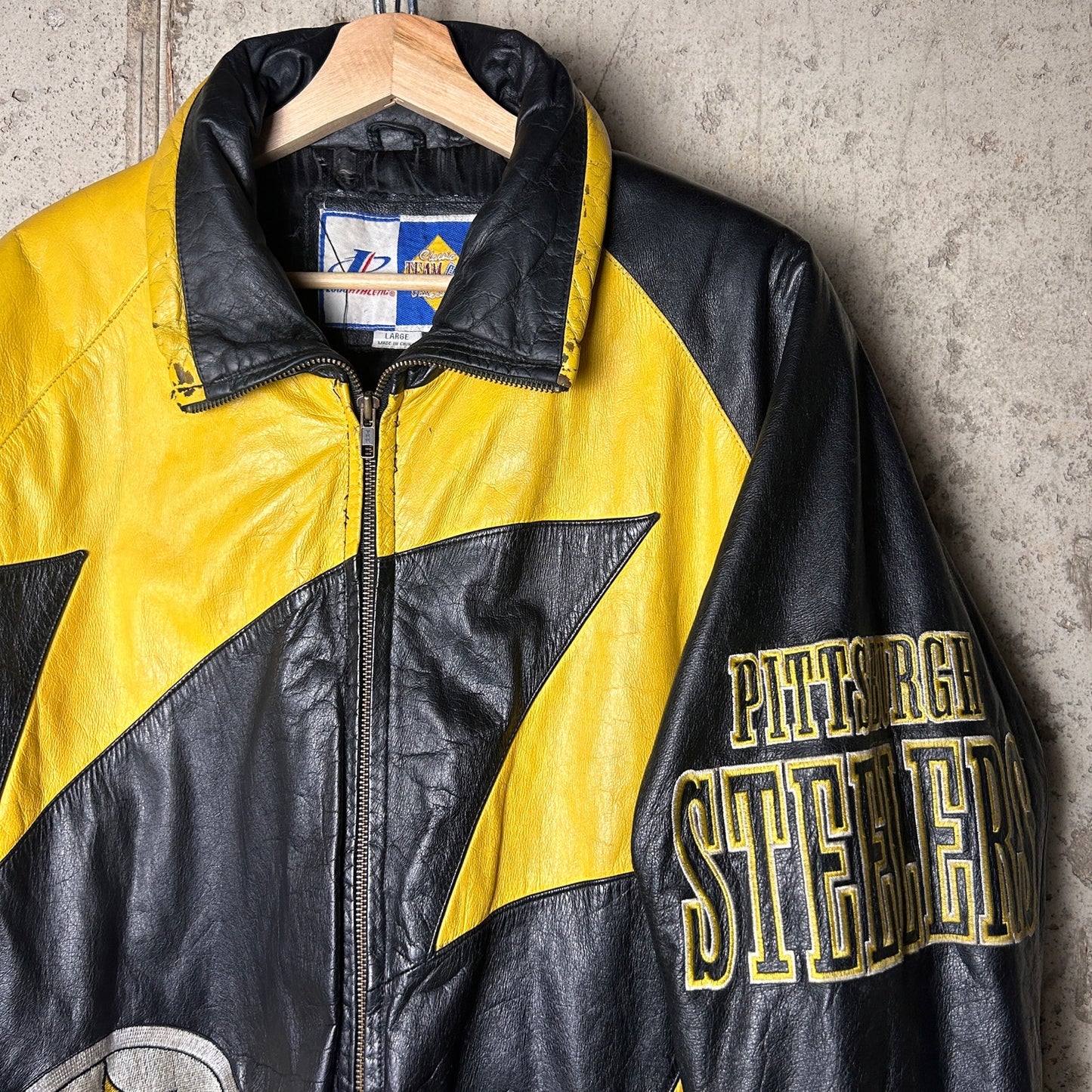 Pittsburgh Steelers RARE Sharktooth Logo Athletic Large Leather Jacket