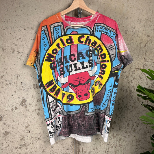 Vintage Chicago Bulls Magic Johnson AOP 1992 Graffiti Style Medium Shirt