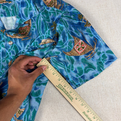 Vintage Hawaiian Loop Collar Rare Vibrant Shimmering Waters Medium Button Shirt