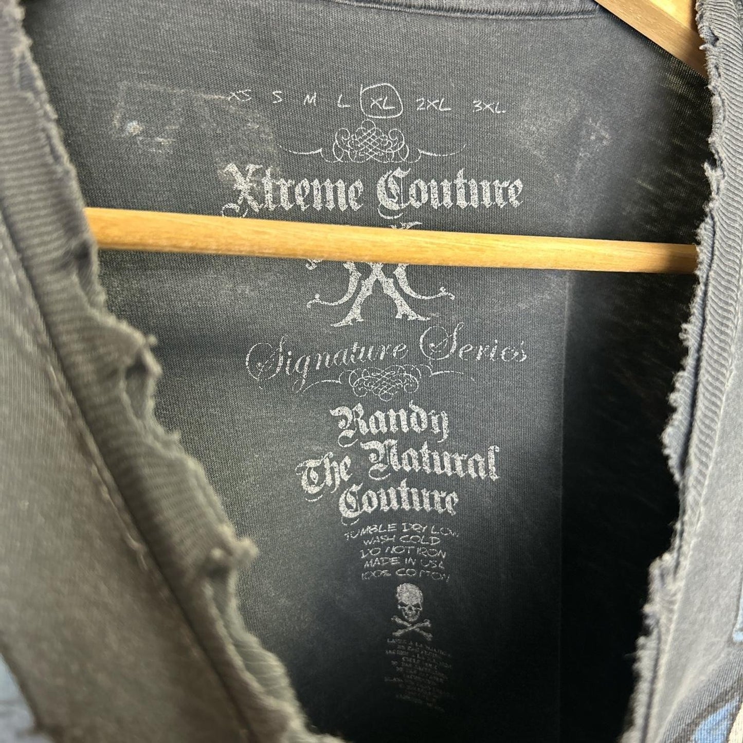 XL Y2K Extreme Couture Signature Series Screaming Skulls Tee