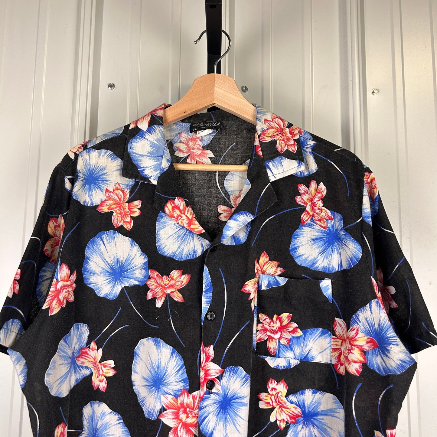 David Robert Collection Vintage Made in USA Hawaiian Floral XL Shirt