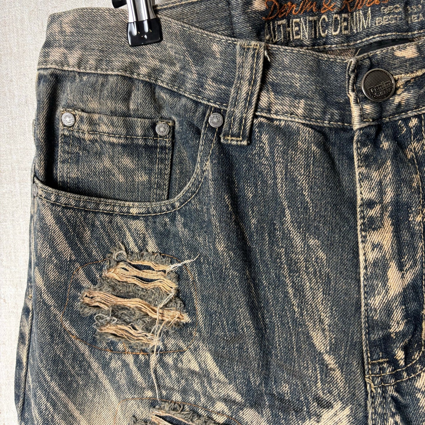 Denim and Rivets Abstract Acid Wash Distressed Sz 34 Cotton Jeans