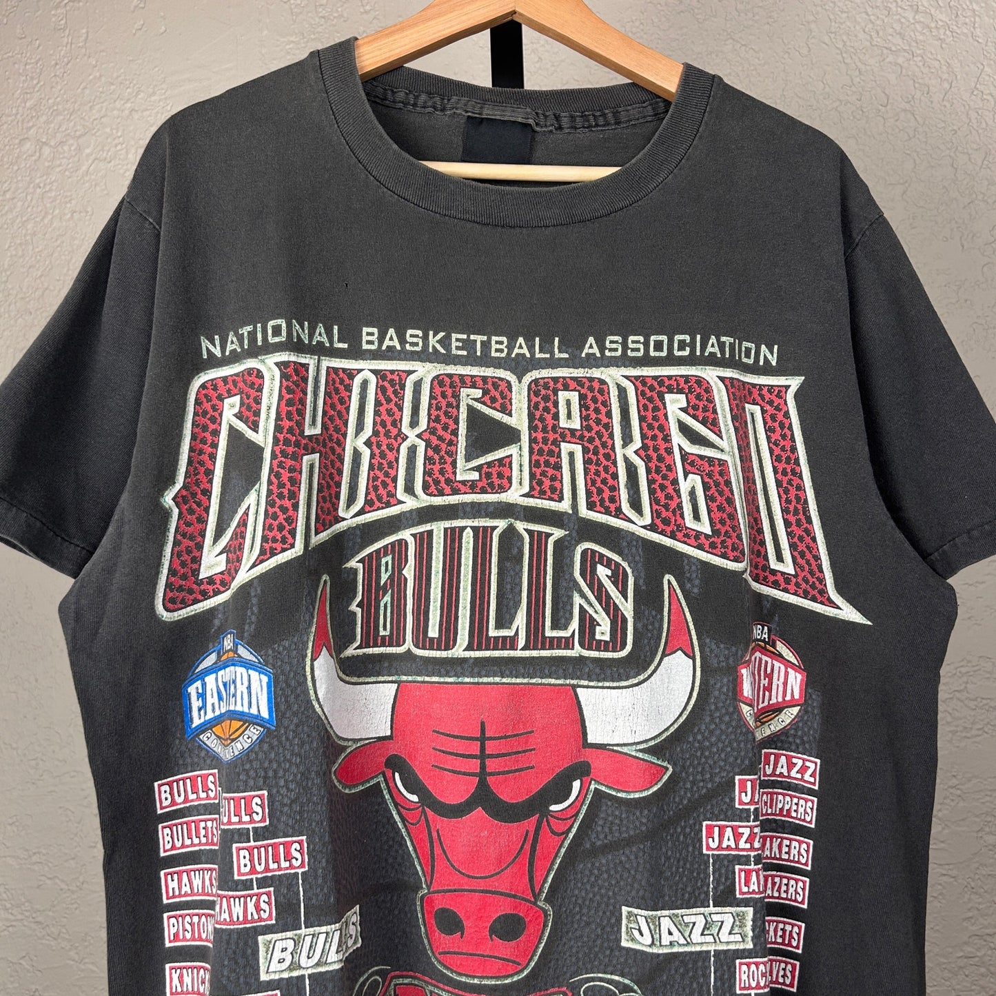 Chicago Bulls 1997 NBA Champions XL Faded Vintage Tee