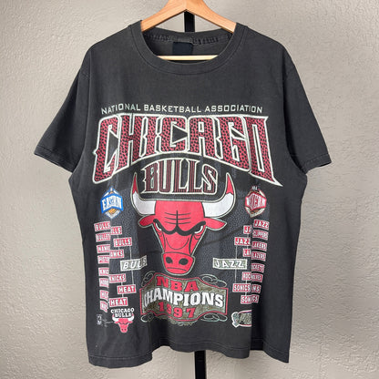 Chicago Bulls 1997 NBA Champions XL Faded Vintage Tee