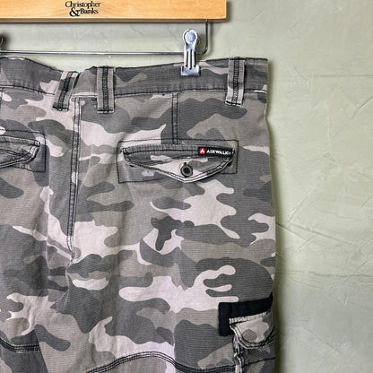Y2K Army Camo Baggy Cargo Airwalk Shorts Sz 36