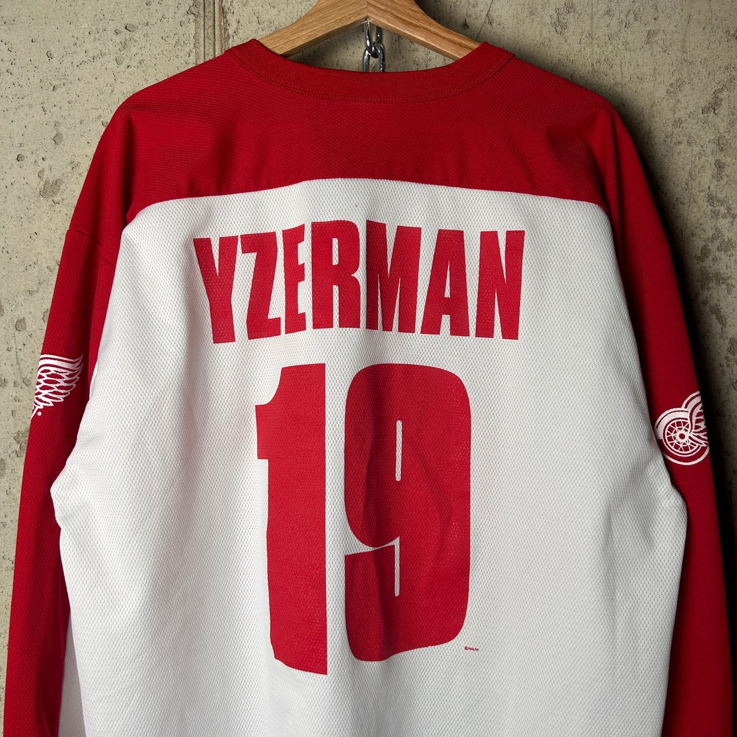 Detroit Red Wings NHL Steve Yzerman Vintage Off The Bench XL Jersey
