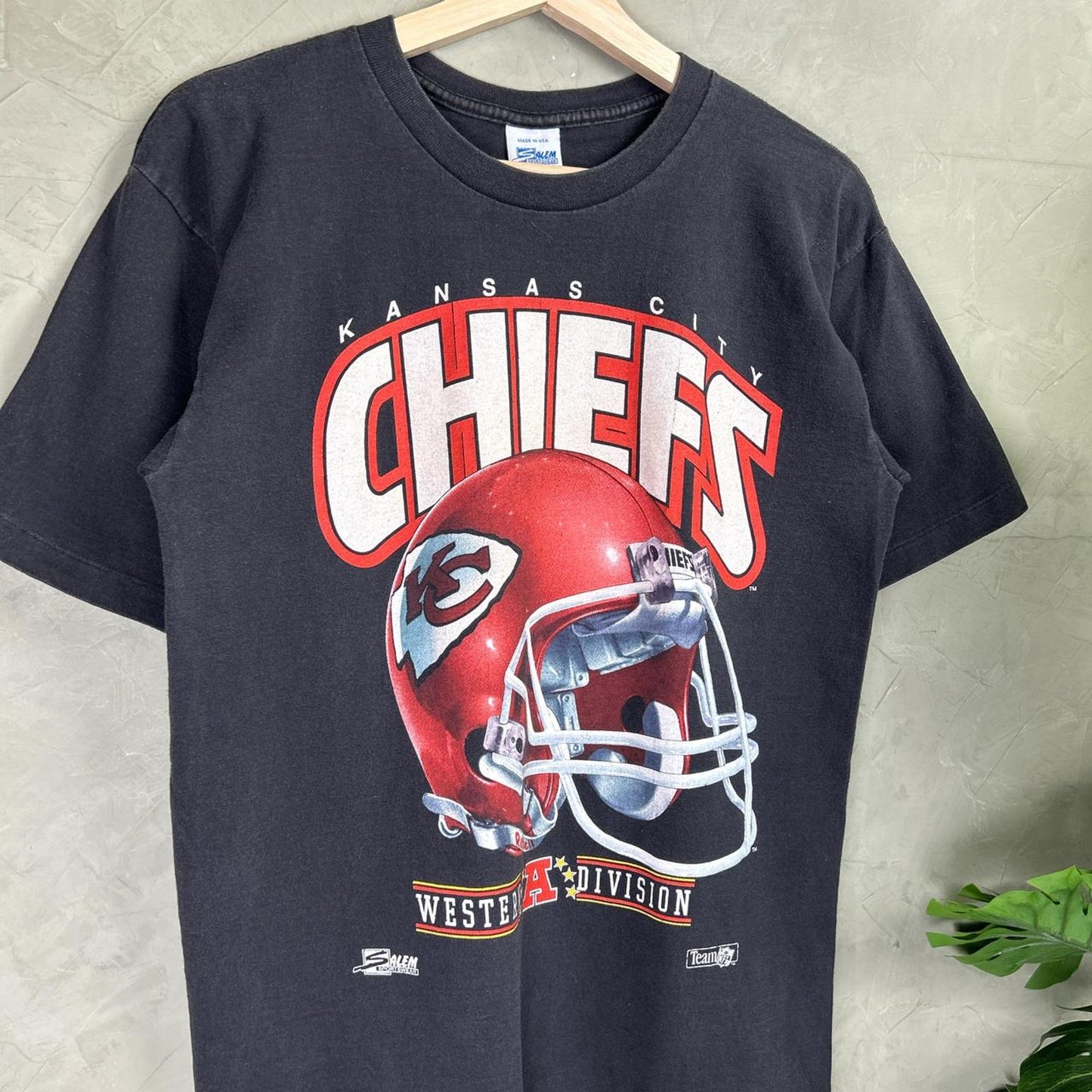 Vintage Kansas City Chiefs Salem Sportswear NFL Large 90s Shirt