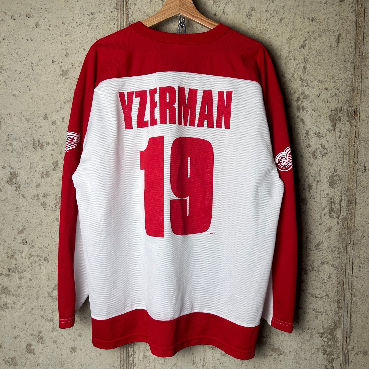 Detroit Red Wings NHL Steve Yzerman Vintage Off The Bench XL Jersey
