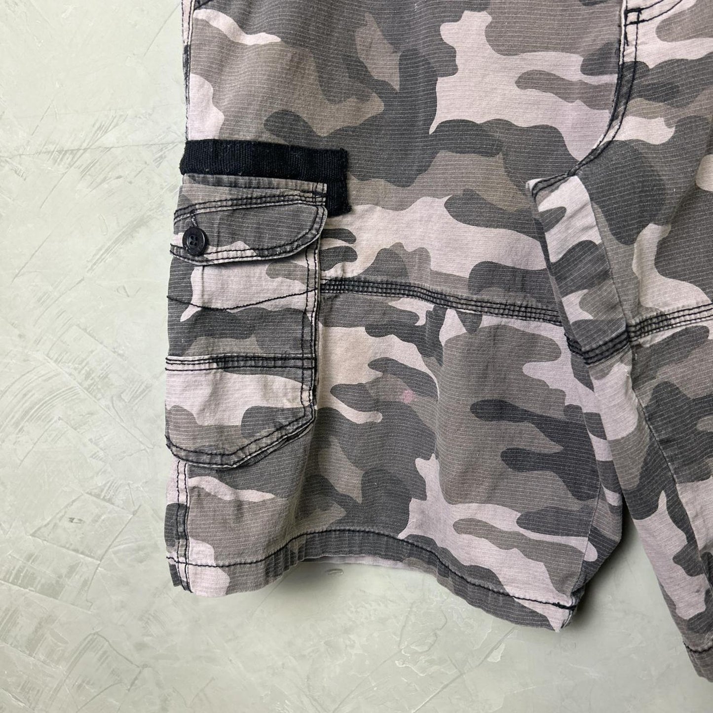 Y2K Army Camo Baggy Cargo Airwalk Shorts Sz 36