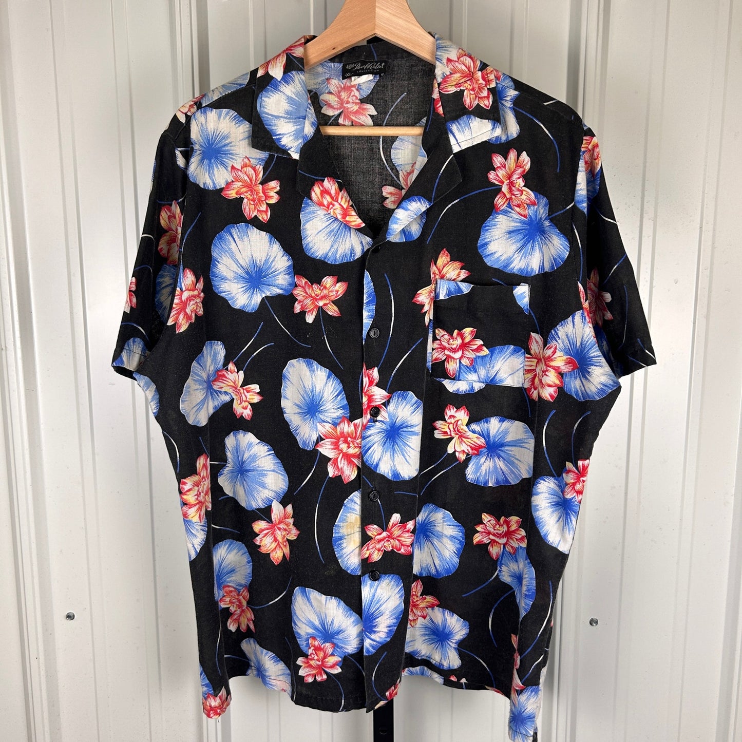 David Robert Collection Vintage Made in USA Hawaiian Floral XL Shirt