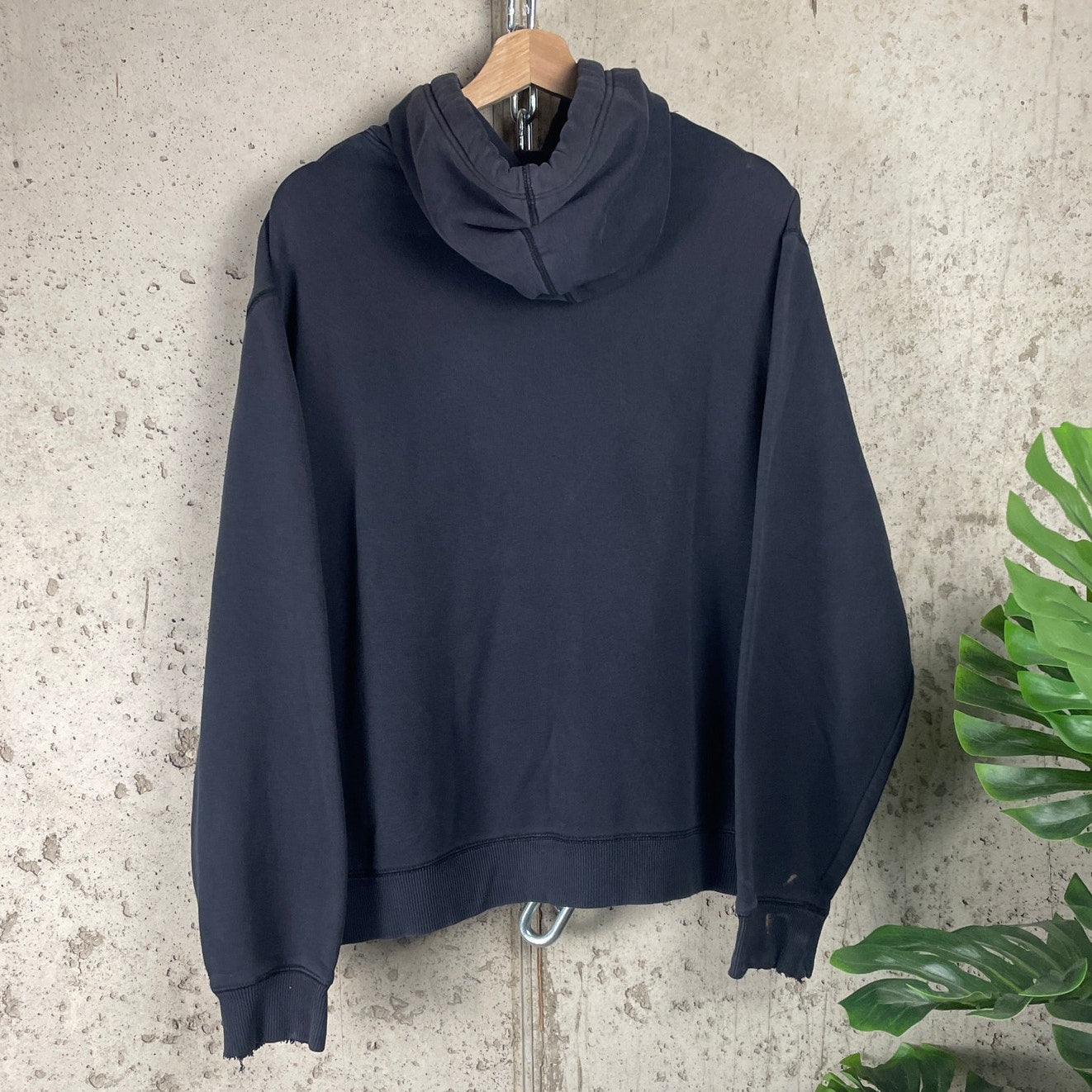 Nike Grey Tag Tonal Essential Medium Y2K Black Hoodie