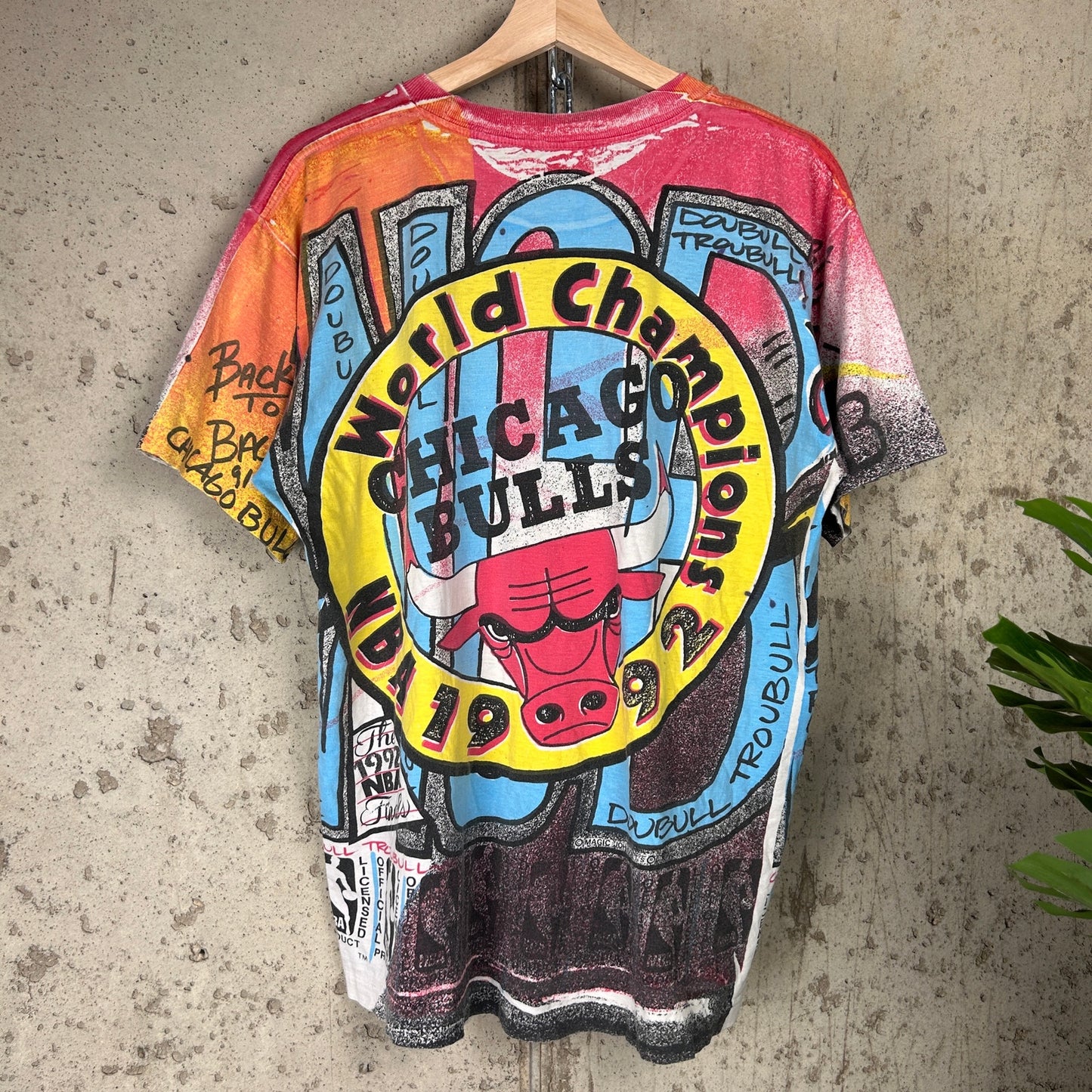 Vintage Chicago Bulls Magic Johnson AOP 1992 Graffiti Style Medium Shirt