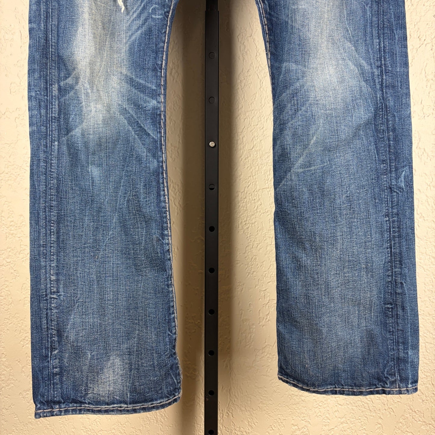 True Religion Ricky Relaxed Straight Sz 38 Dark Wash Distressed Jeans