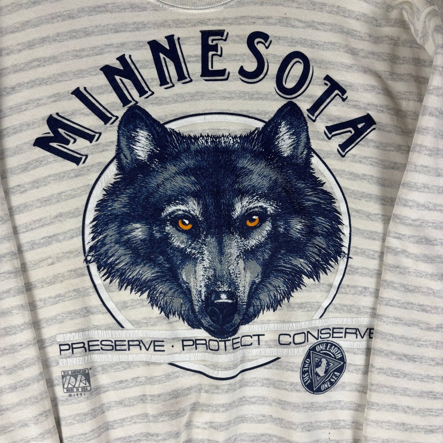 Vintage Minnesota Timberwolves Big Wolf Preserve Protect Nature Large Sweatshirt