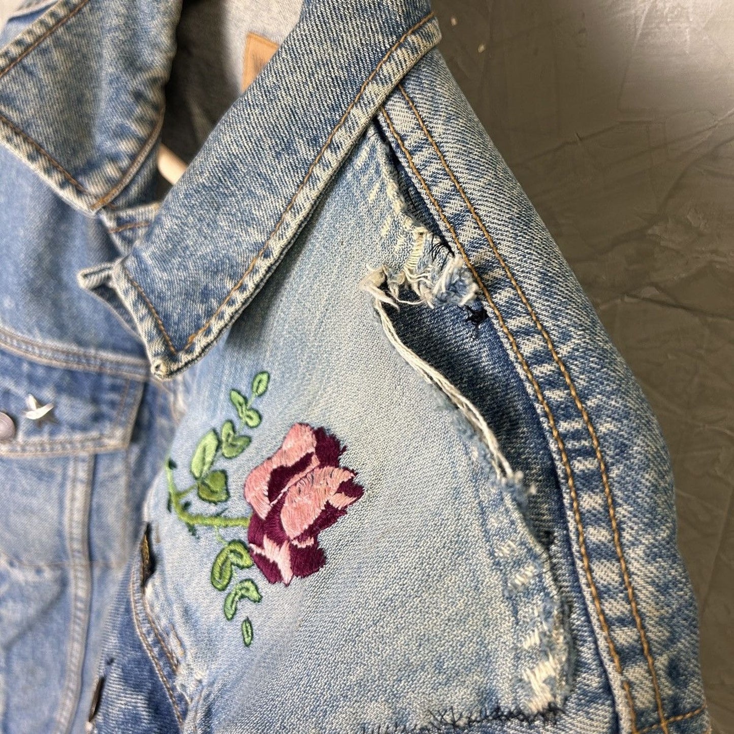 Vintage Gap DIY Embroidered Rose Medium Denim Trucker Jacket