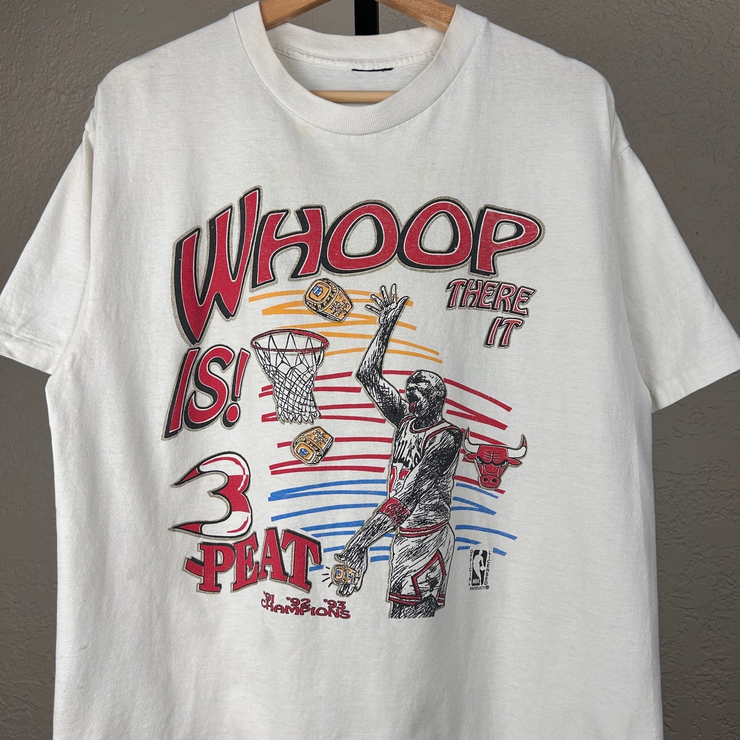 Chicago Bulls Whoop There It Is 90s Michael Jordan 3 Peat Large tee