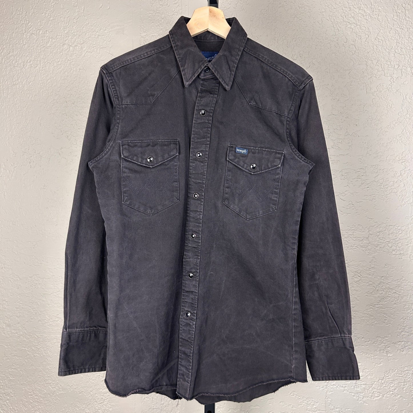 Wrangler X-Long Tails Vintage 90s Black Pearl Snap Small Button Down Shirt