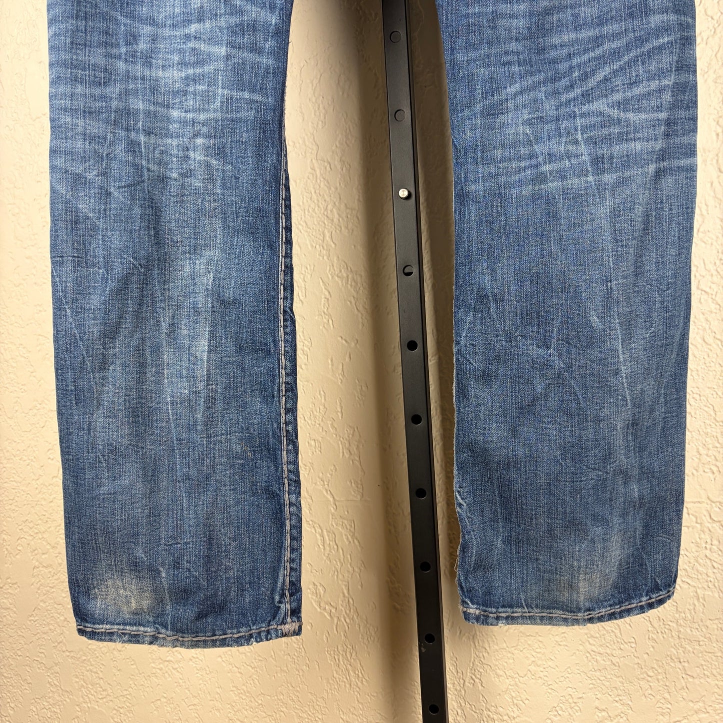 True Religion Ricky Relaxed Straight Sz 38 Dark Wash Distressed Jeans