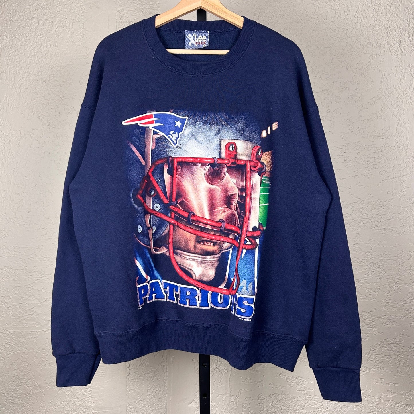 Vintage New England Patriots NFL 90s Lee Sport Large Helmet Graphic Crewneck