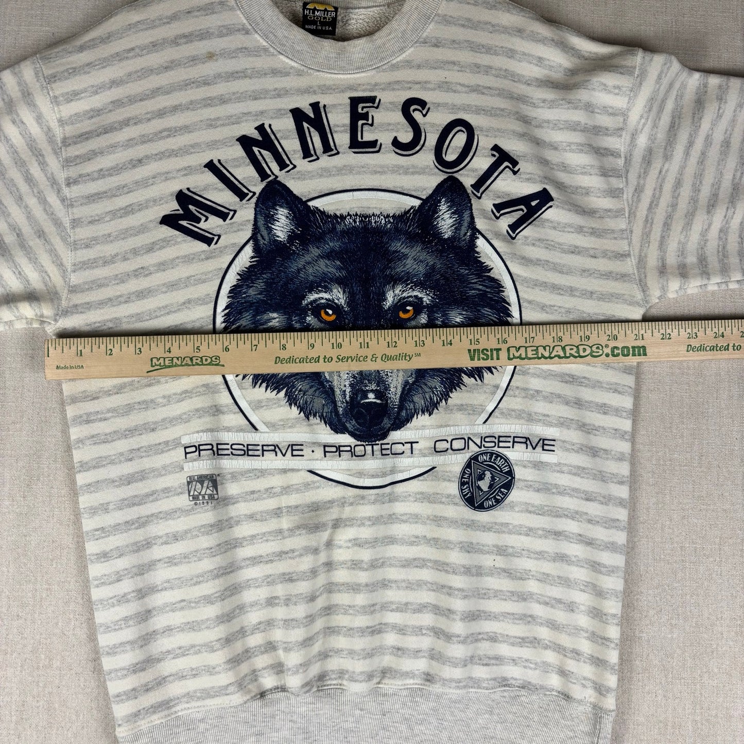 Vintage Minnesota Timberwolves Big Wolf Preserve Protect Nature Large Sweatshirt