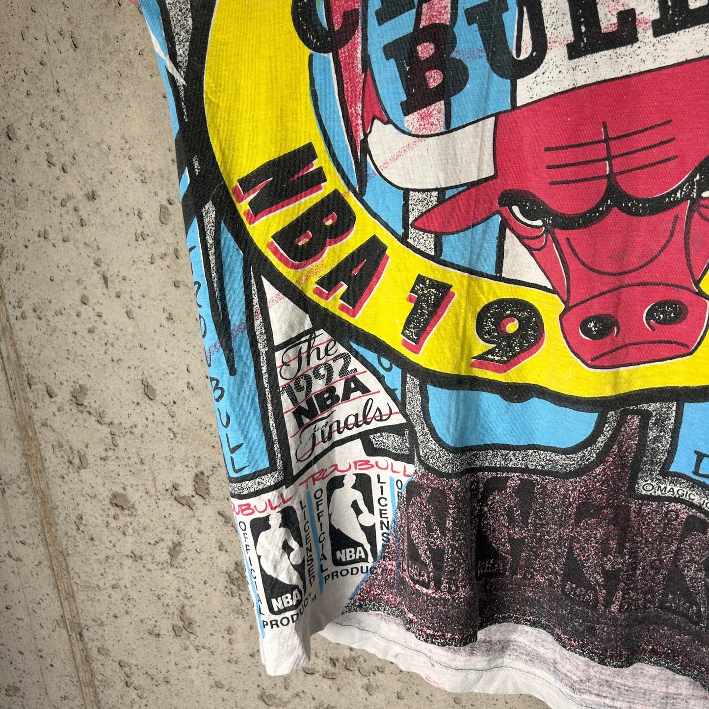 Vintage Chicago Bulls Magic Johnson AOP 1992 Graffiti Style Medium Shirt