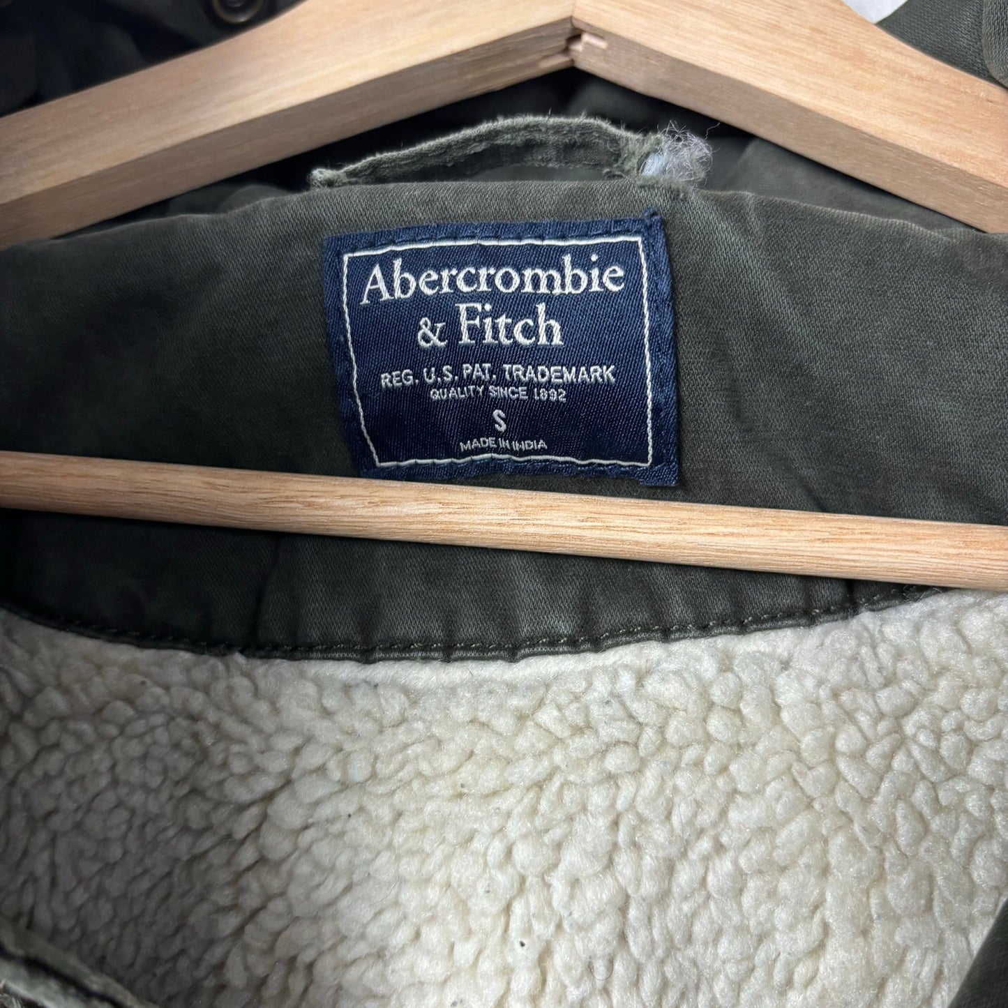 Abercrombie and Fitch Distressed Sherpa Lined Army Parka Small Hooded Jacket