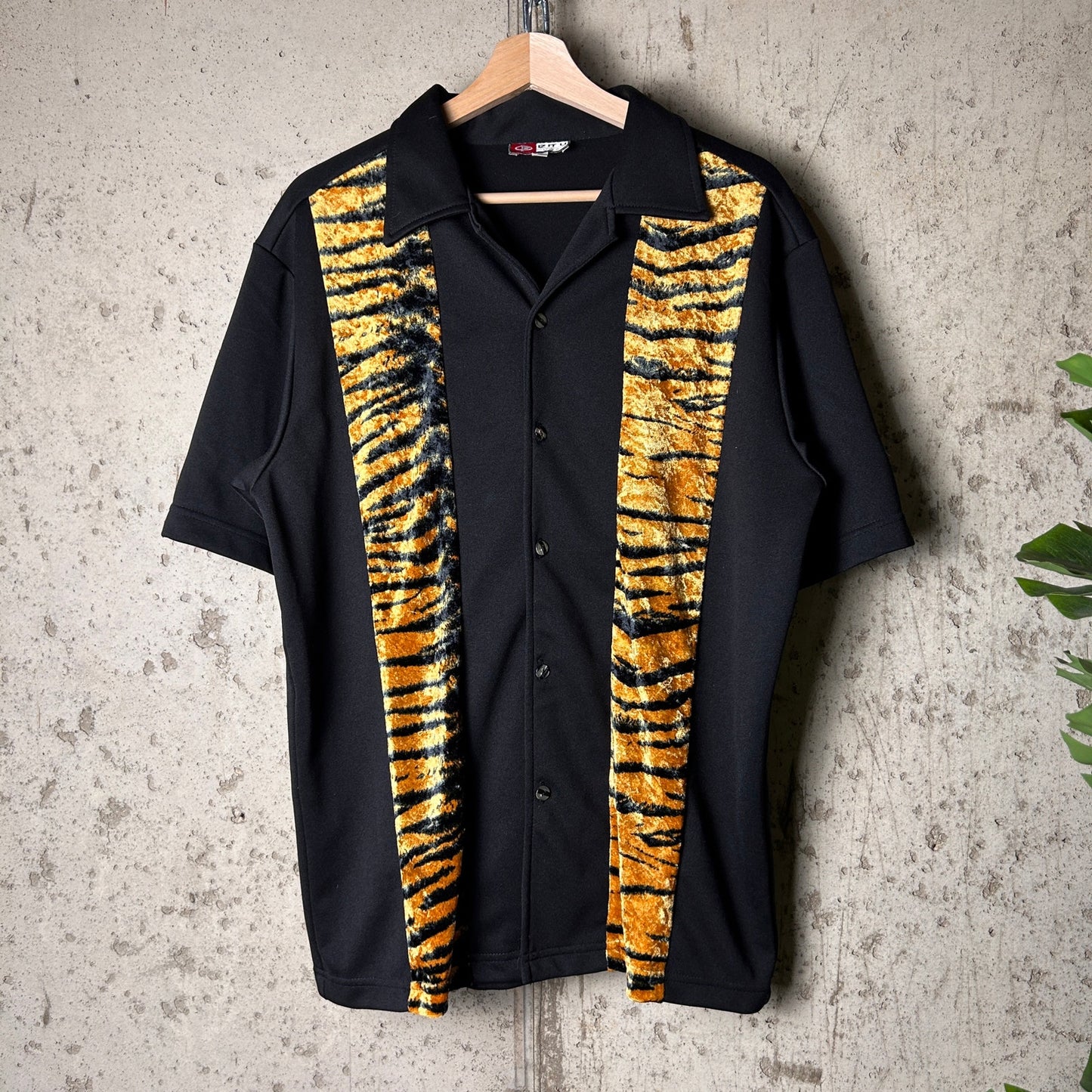 Trailer Park Boys Bowling Tiger Stripe M Y2K Button Up