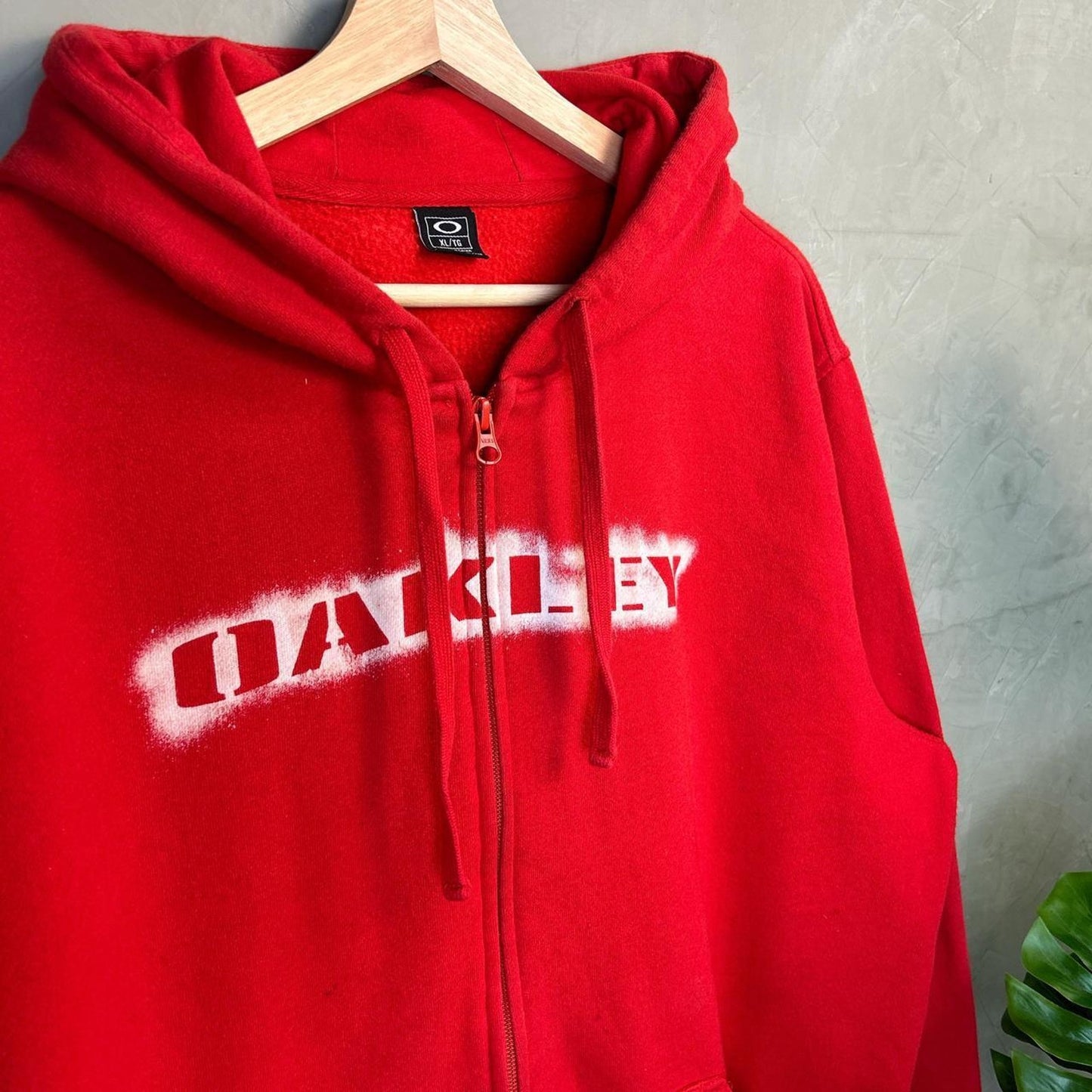 Oakley Spray Paint Spell Out Industrial Design XL Y2K Zip-Up