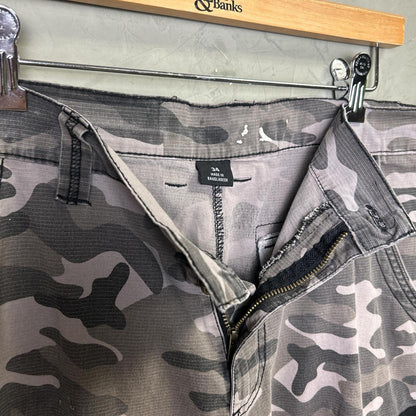 Y2K Army Camo Baggy Cargo Airwalk Shorts Sz 36