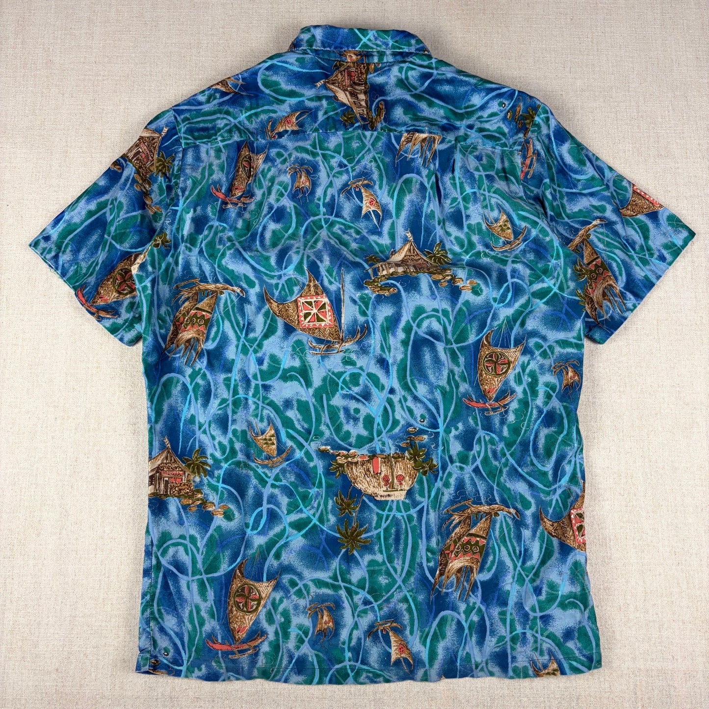 Vintage Hawaiian Loop Collar Rare Vibrant Shimmering Waters Medium Button Shirt